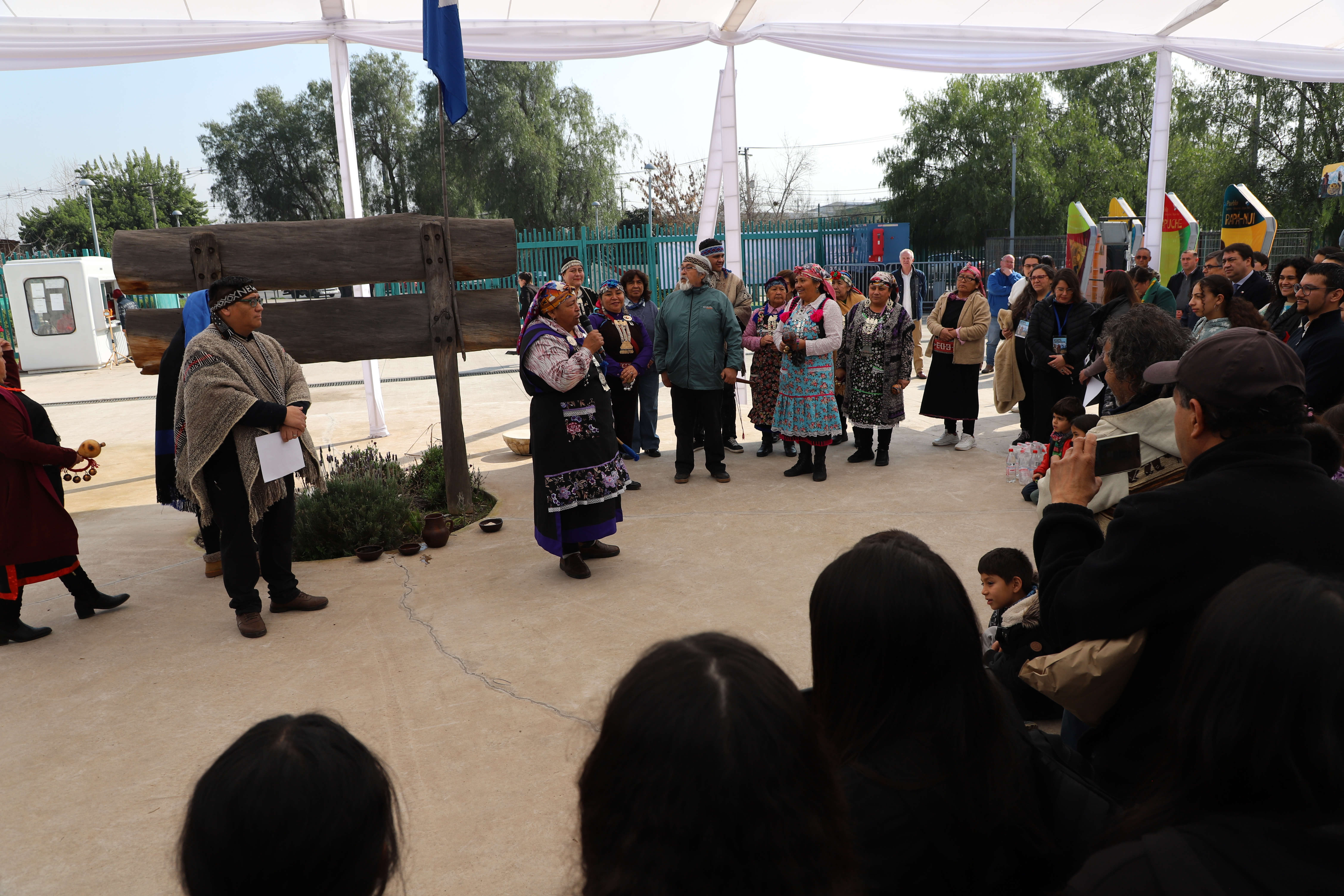 CON UNA ROGATIVA ANCESTRAL Y MASIVA ASISTENCIA SE INAUGURÓ LA 22.ª EXPO DE PUEBLOS ORIGINARIOS EN PEÑALOLÉN