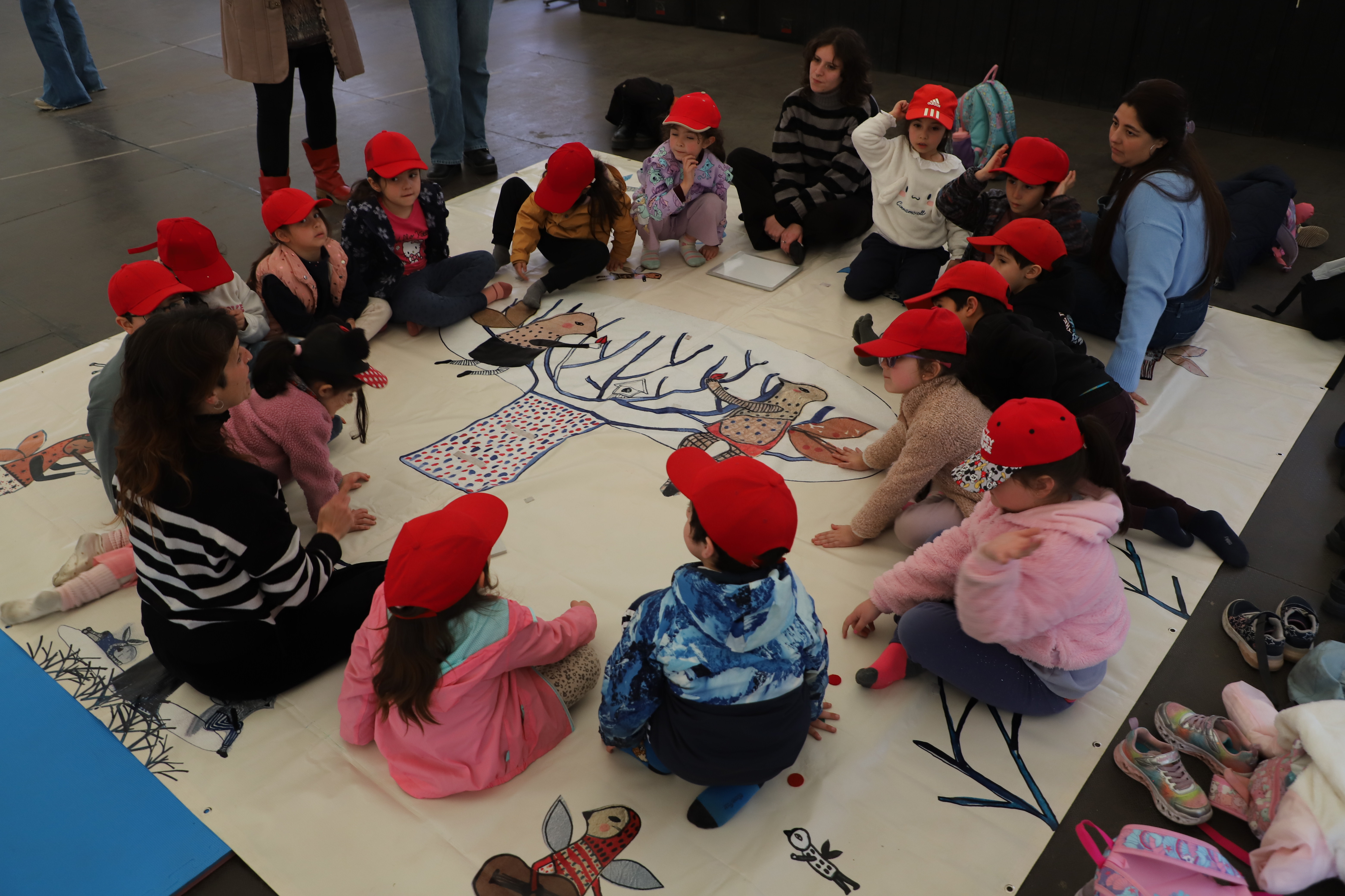 LOS MÁS PEQUEÑOS HACEN MEMORIA: NIÑOS Y NIÑAS DE KÍNDER DEL COLEGIO SUBERCASEAUX VISITAN VILLA GRIMALDI.