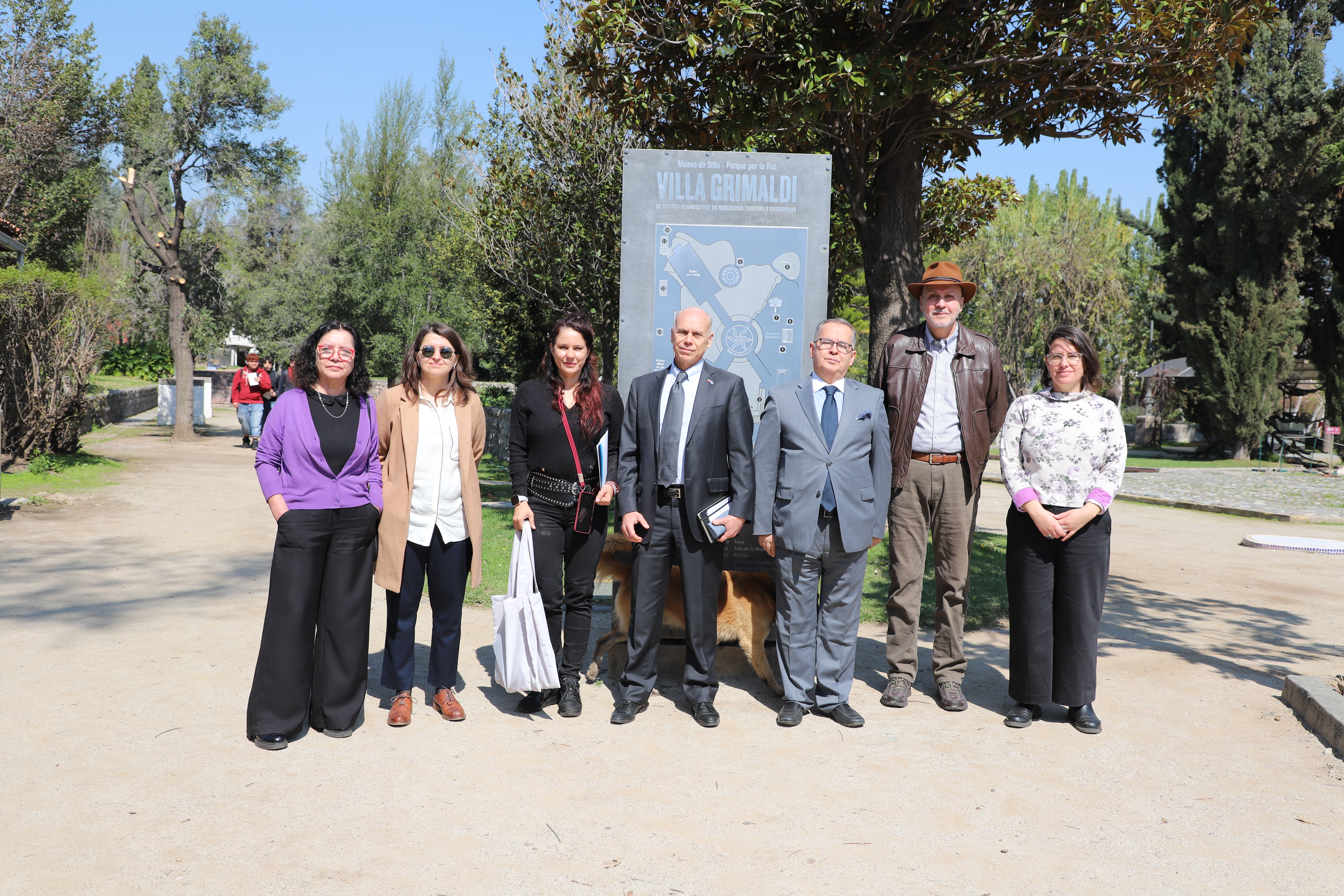 EMBAJADOR Y CÓNSUL DE GRECIA EN CHILE VISITAN VILLA GRIMALDI EN EL MARCO DE INICIATIVAS DE COLABORACIÓN TERRITORIAL