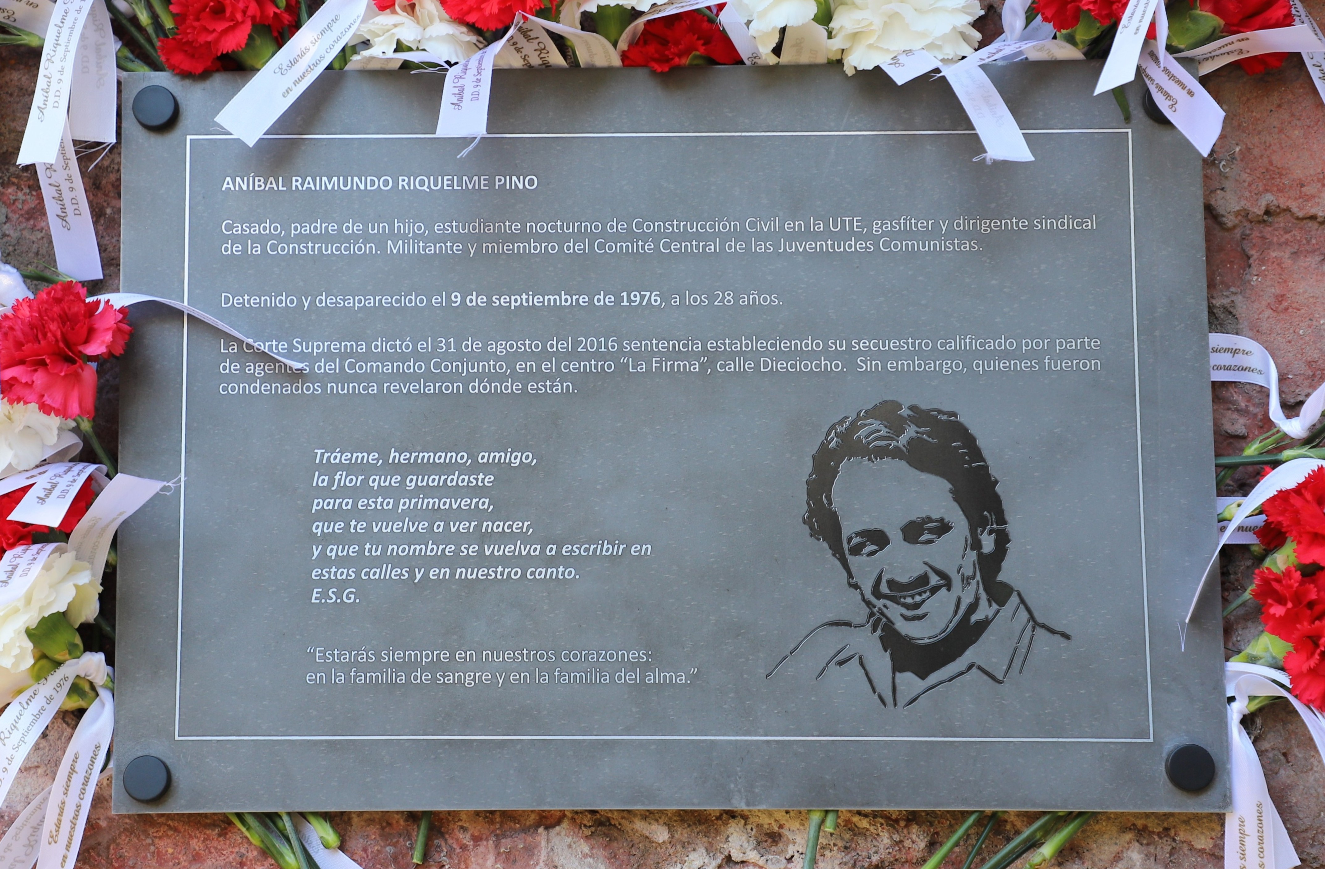 VILLA GRIMALDI ACOGE EMOTIVA CEREMONIA DE INSTALACIÓN DE PLACA EN MEMORIA DE ANÍBAL RIQUELME PINO